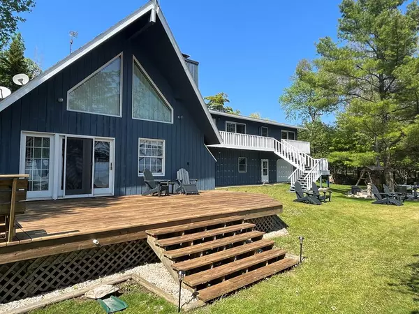 359 Wickman Rd, Washington Island, WI 54246