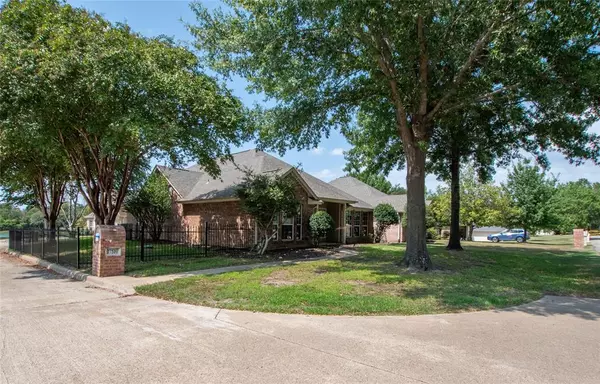 17510 Country Club Drive, Kemp, TX 75143