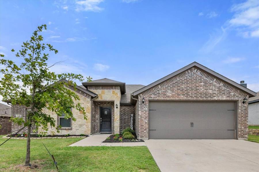 1640 Glade Meadows Drive, Burleson, TX 76058