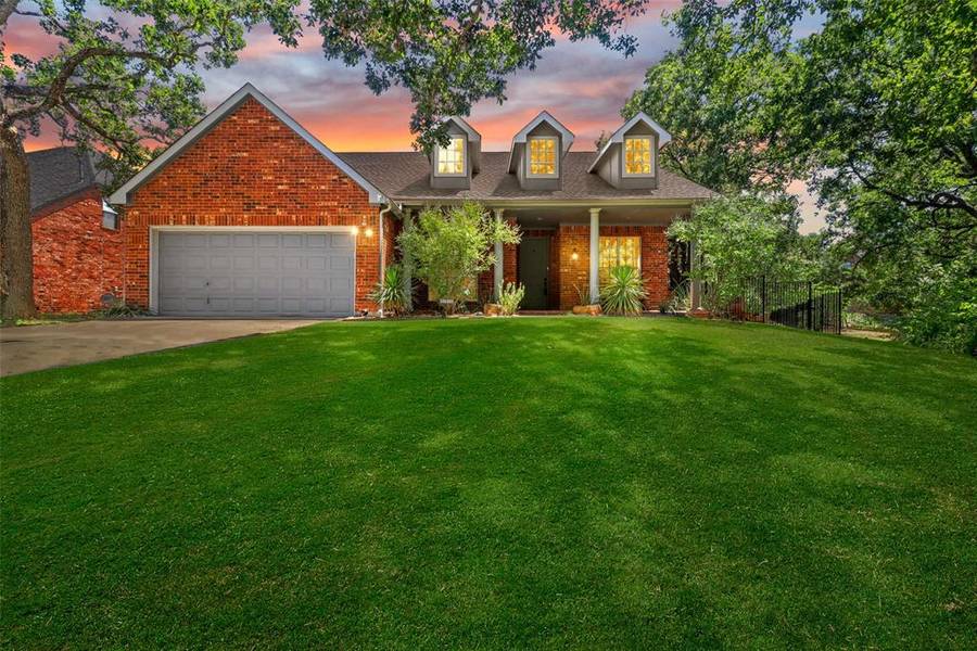 550 Briaroaks Drive, Lake Dallas, TX 75065