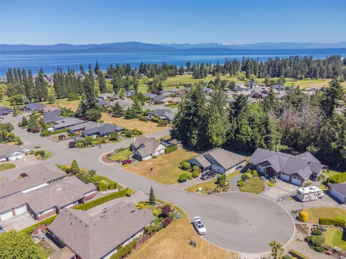 Qualicum Beach, BC V9K 2J9,530 Sandwedge Close