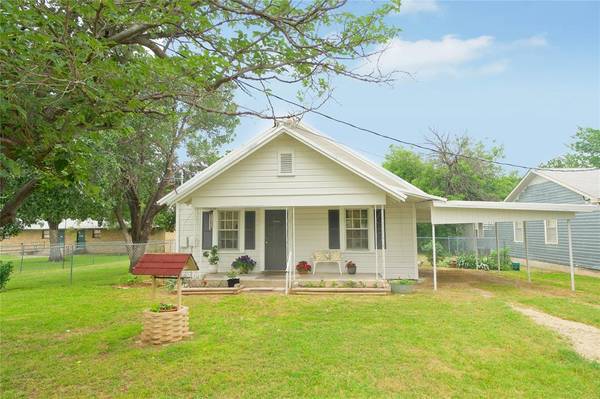 810 Clay Street,  Nocona,  TX 76255