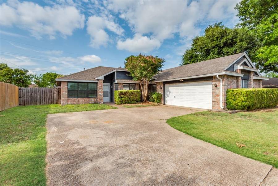 202 Hollywood Drive, Glenn Heights, TX 75154