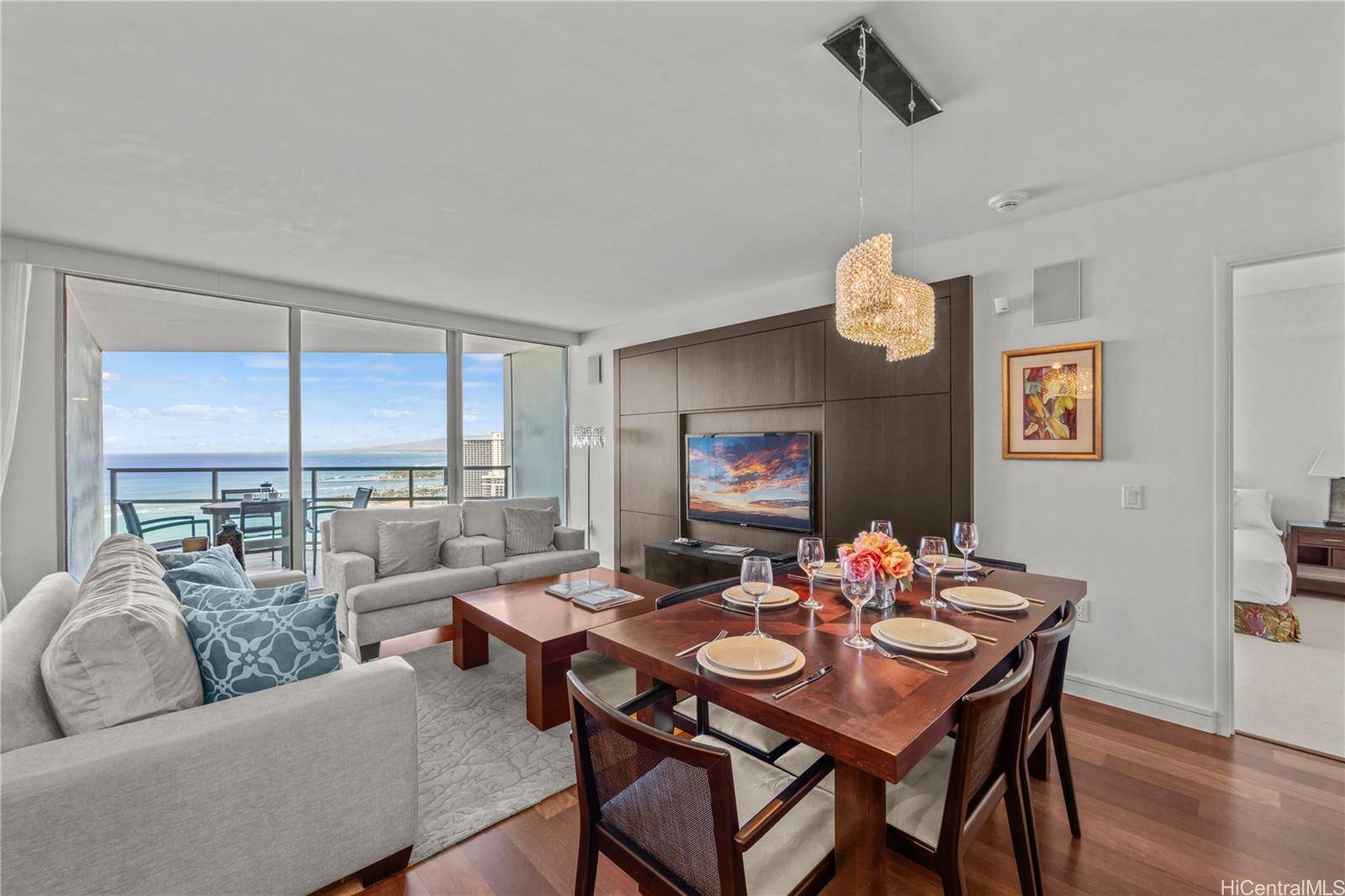 Honolulu, HI 96815,223 Saratoga Road #2807