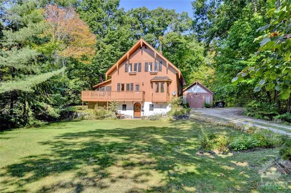 Calabogie, ON K0J 1H0,31 VIEWMOUNT DR