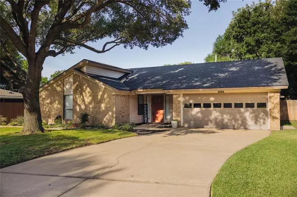 2713 Prestondale Drive, Hurst, TX 76054