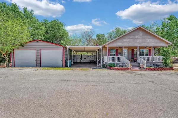 902 Opal Avenue, Clinton, OK 73601