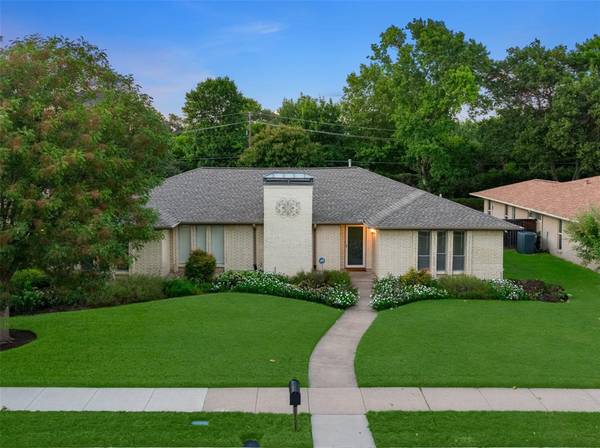 2013 Midcrest Drive,  Plano,  TX 75075