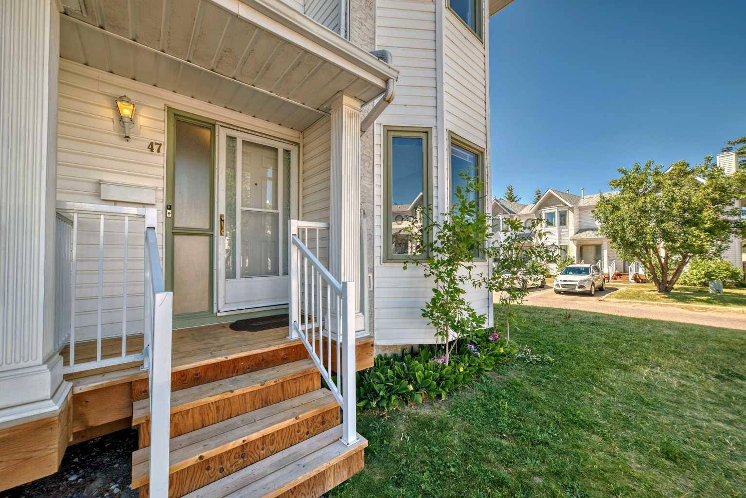 Calgary, AB T2A 7P6,47 Abbeydale Villas NE