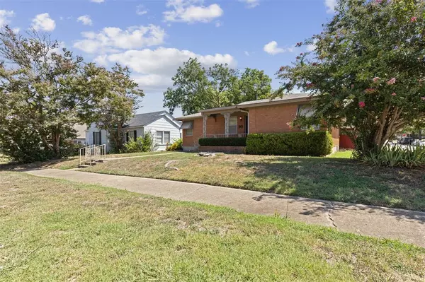 3321 Livingston Avenue, Fort Worth, TX 76110