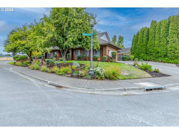 Eugene, OR 97401,1595 REGENCY DR