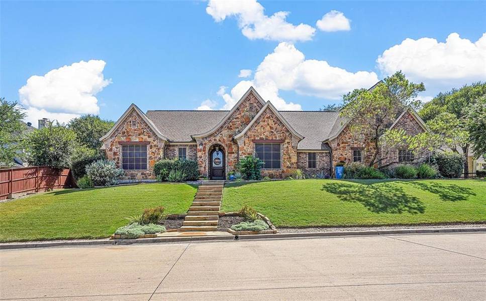 201 Autumnwood Drive, Aledo, TX 76008