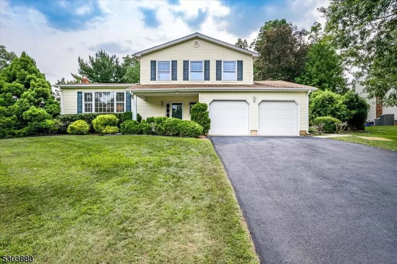 26 Snowdrift Dr, Piscataway Twp., NJ 08854