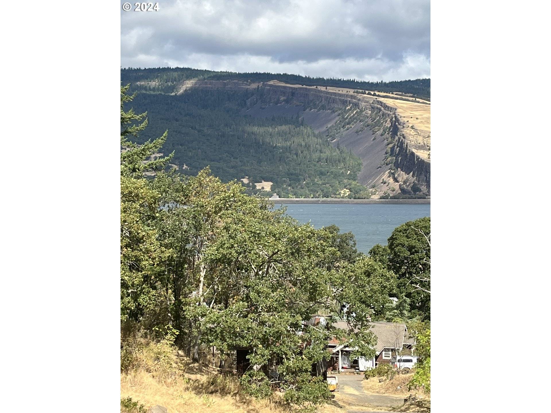 Mosier, OR 97040,795 Fifth AVE #22
