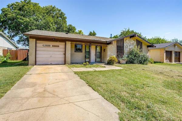 314 Blueberry Lane, Grand Prairie, TX 75052