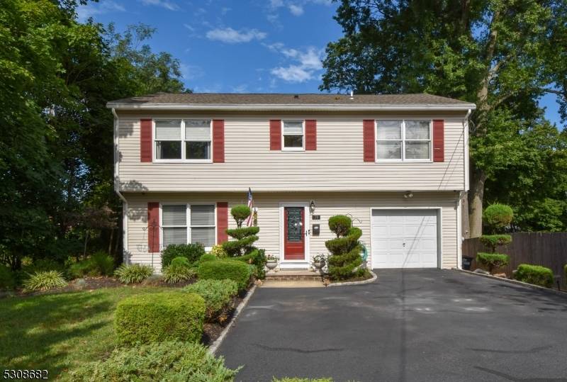 39 Midway Ave, Fanwood Boro, NJ 07023