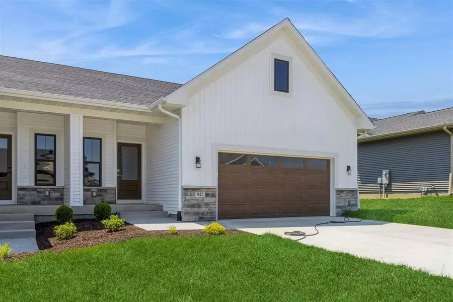 927 Oakland Trail, Solon, IA 52333