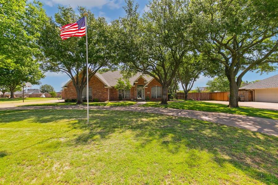 1501 N Saint Charles Avenue, Pilot Point, TX 76258