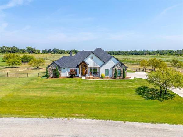 105 Buddy Court, Millsap, TX 76066