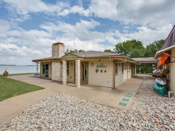 Lake Dallas, TX 75065,500 Waters Edge Drive #212