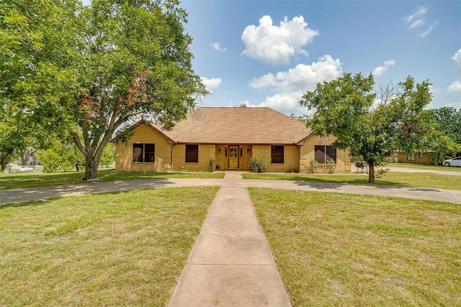 112 Oakwood Drive, Weatherford, TX 76086