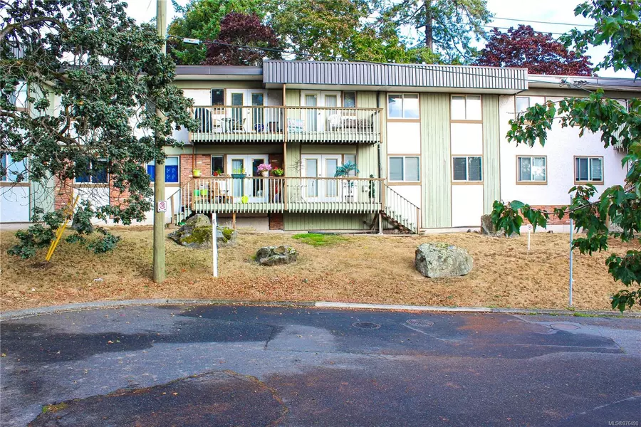 908 Carlton Terr, Esquimalt, BC V9A 5A5