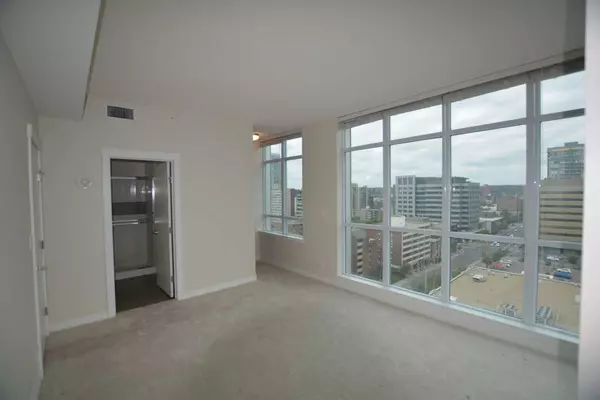 Calgary, AB T2R 0H1,788 12 AVE SW #1206