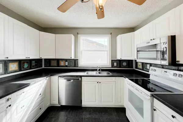 Fort Mcmurray, AB T9K 1M5,174 Oaks CRES