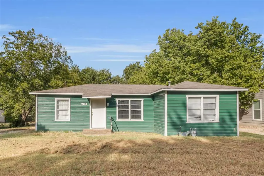 904 Edgewood Street, Ennis, TX 75119