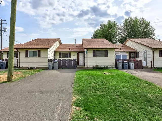 Kamloops, BC V2B 5K4,3 840 DESMOND STREET