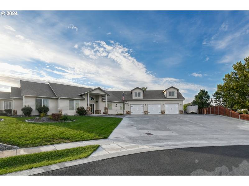 798 W SANDPIPER AVE, Hermiston, OR 97838