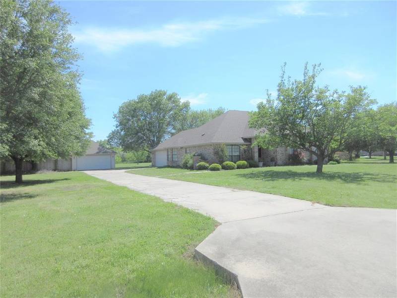 7400 Somerset Lane, Aubrey, TX 76227