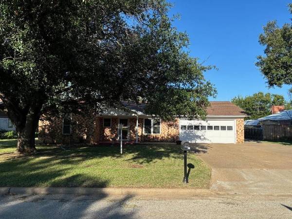 711 Mistletoe Street, Breckenridge, TX 76424