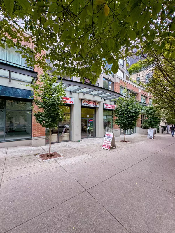 585 HELMCKEN STREET, Vancouver, BC V6B 5H7