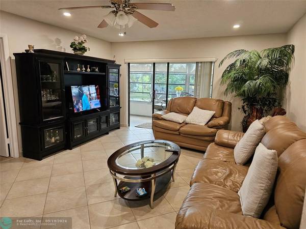 Lauderdale Lakes, FL 33319,4000 NW 44th Ave  #208