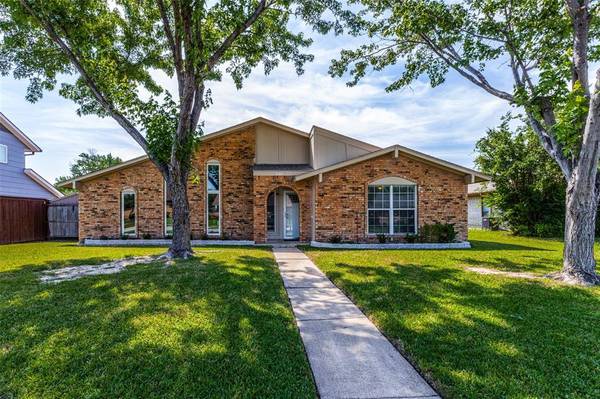 1014 Fair Oaks Drive, Garland, TX 75040