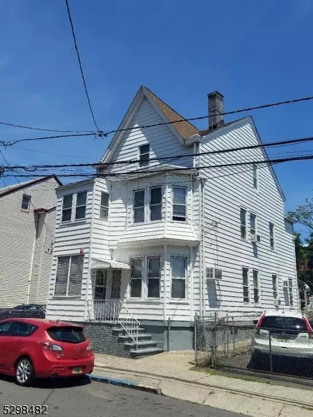 69 Chestnut St, Paterson City, NJ 07501