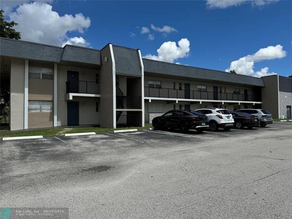 8060 Fairview Dr  #205, Tamarac, FL 33321