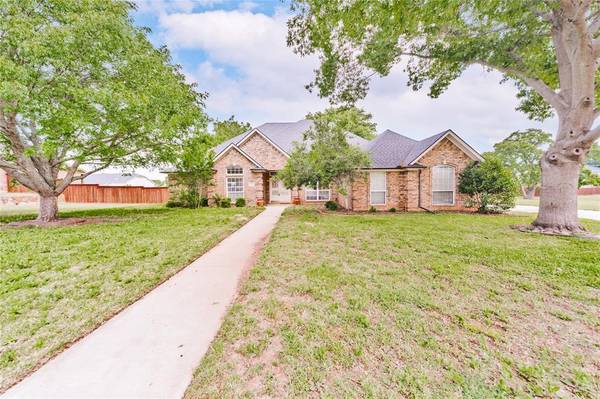 811 Woodland Trail S, Bowie, TX 76230