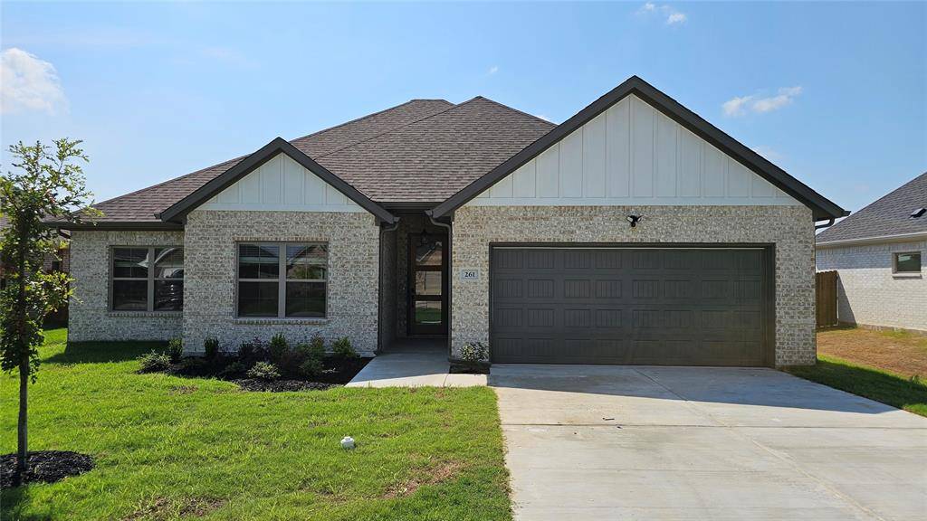 261 Poinsetta Drive, Palmer, TX 75152