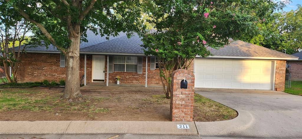 211 Cedar Street, Weatherford, TX 76086