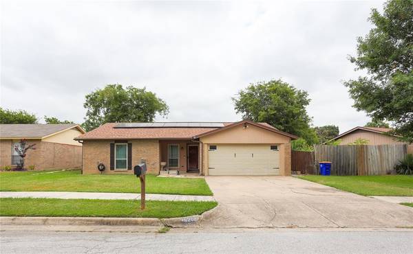 6208 Sunnybrook Drive,  Watauga,  TX 76148