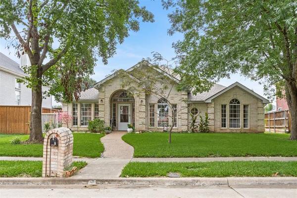 632 Mossycup Oak Drive, Plano, TX 75025