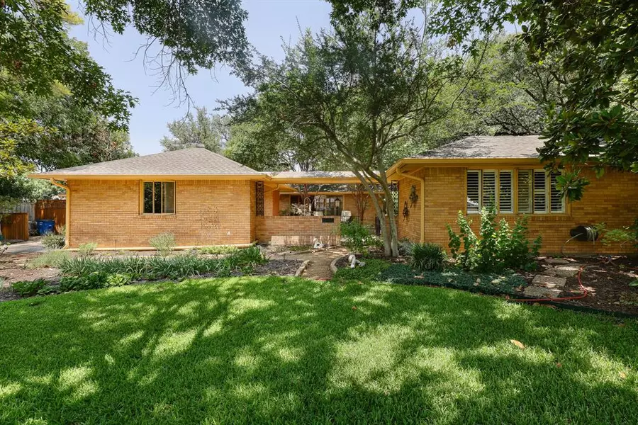 4137 Meadowdale Lane, Dallas, TX 75229