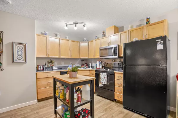 Red Deer, AB T4R 3J1,18 Averill ST #131