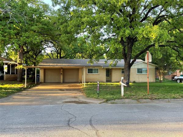 1703 Kay Avenue, Bridgeport, TX 76426