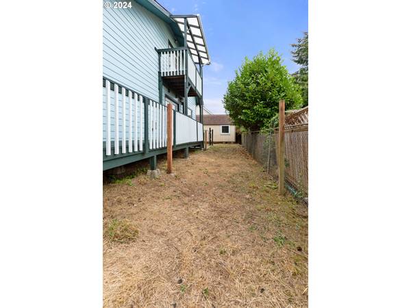 Coquille, OR 97423,734 N COLLIER ST