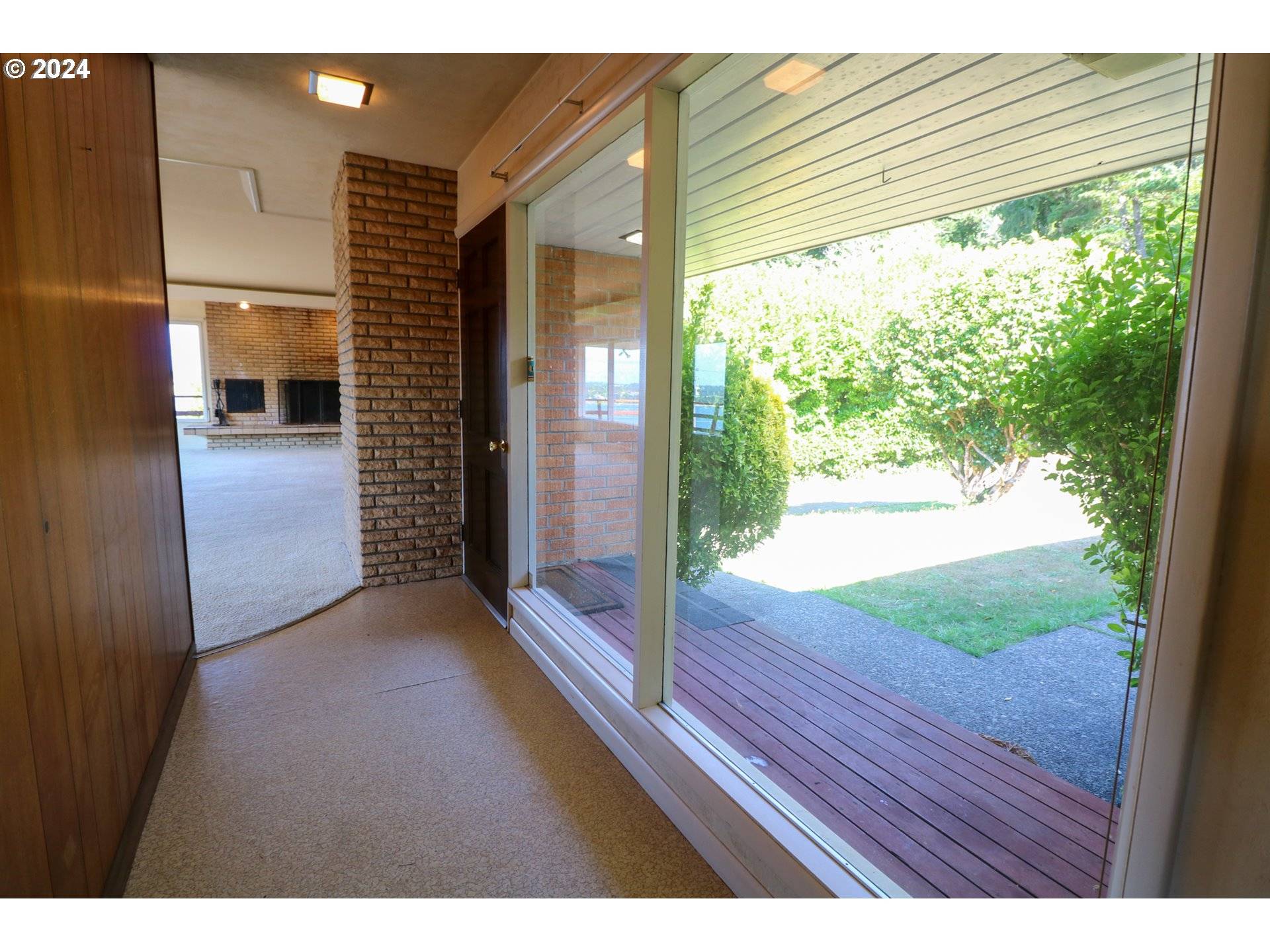 North Bend, OR 97459,66681 Hummingbird LN
