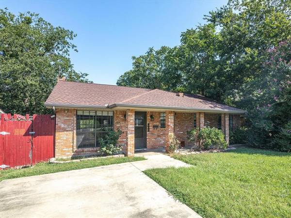 606 W Linden Street, Ennis, TX 75119