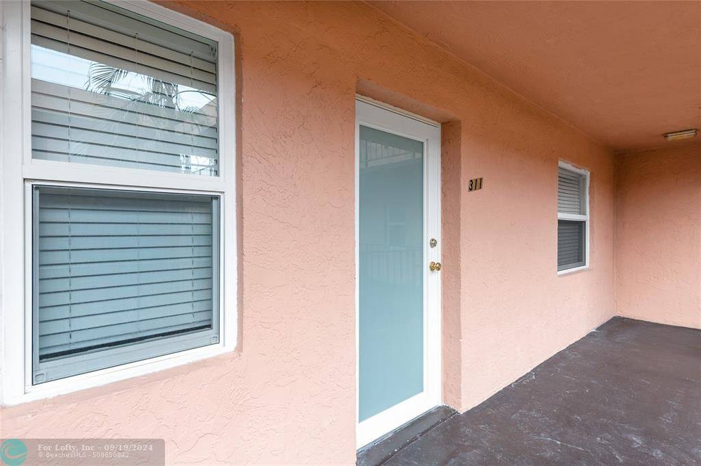 Lauderdale Lakes, FL 33311,2841 Somerset Dr #311